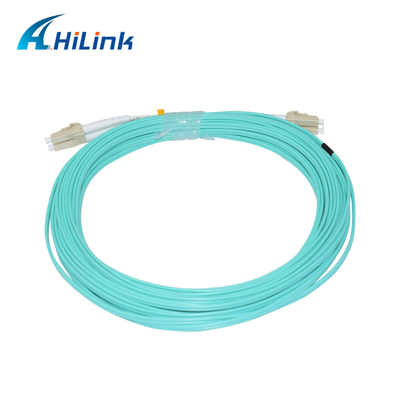 Le câble de saut en fibre optique en PVC 1-5M est équipé d'un câble de patch LC/UPC-LC/UPC OM3 OM4 Duplex 2.0/3.0mm